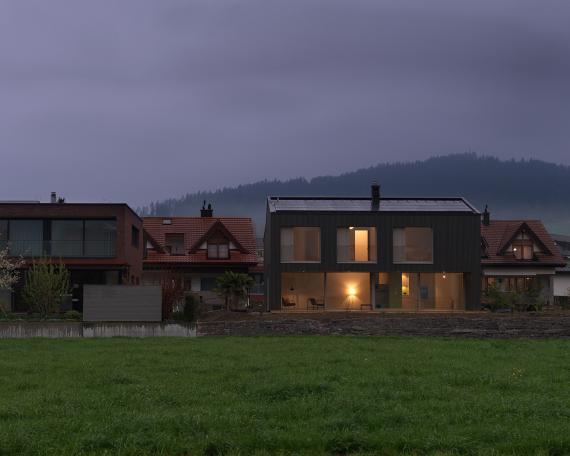 House Wangen_15_South façade at dusk with Buchberg hill in the background