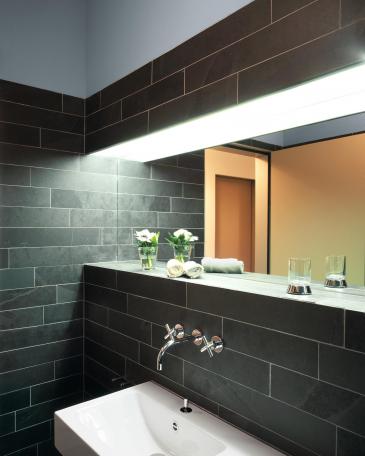 Holiday Home Celerina Mustang slate bathroom with mirror niche 