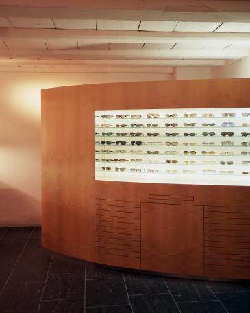 Dudli Optik Detail Brillenwand Verkaufsmöbel