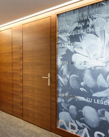 Raiffeisenbank Gommiswald consulting rooms with doors in walnut and glass parts with a printed motive