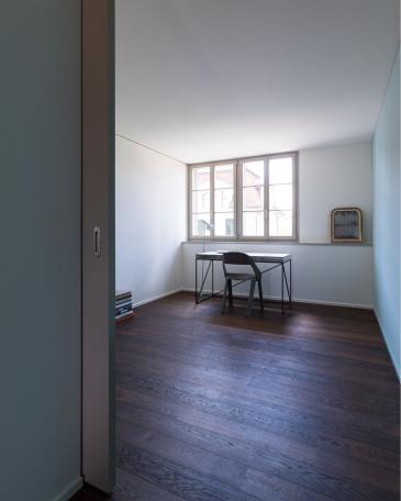 Townhouse Aarau view to the home office separated with room-high sliding doors