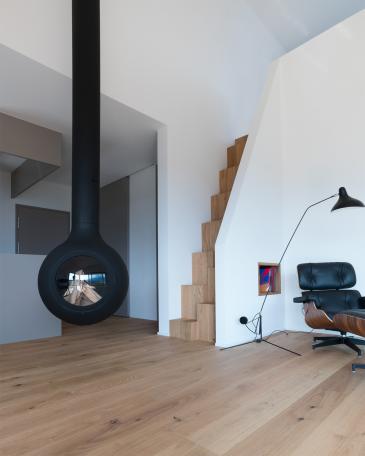 Conversion of holiday home Casa Sogno Mio, Locarno Double-height room with gallery and samba stairs with oak parquet and Bathyscafocus Hublot fireplace from Focus