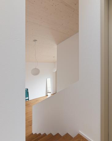 House Wangen_12_Study on the middle floor with parquet stairway and Glo-Ball lights