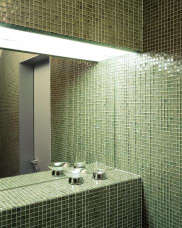 Holiday Home Celerina bathroom with Sicis glass mosaics in a bottlegreen colour and a mirror niche 